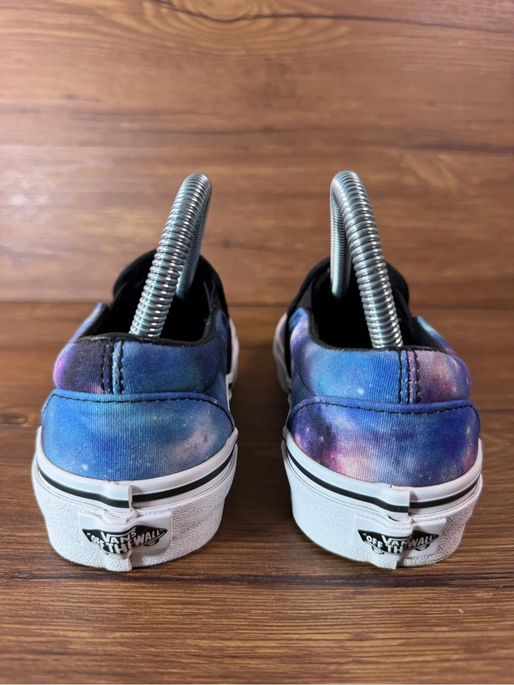 Vans ships within